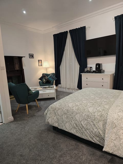 Superior Double Room, Non Smoking, City View | Egyptian cotton sheets, premium bedding, individually decorated