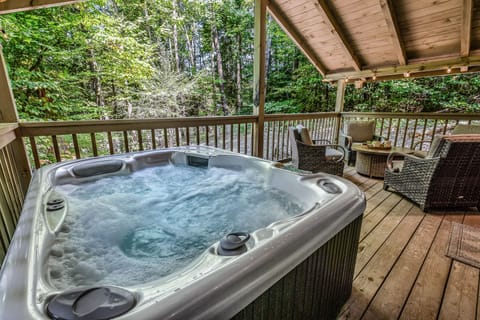 Cabin, 1 Bedroom | Private spa tub