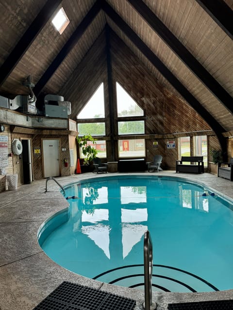 Indoor spa tub