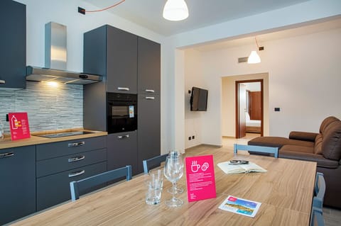 Apartment | Private kitchen | Fridge, oven, stovetop, coffee/tea maker