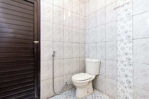 Deluxe Double Room | Bathroom | Shower, towels