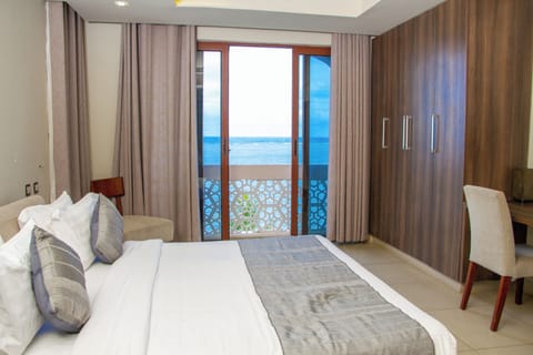 Family Suite, 3 Bedrooms, Ocean View | Premium bedding, memory foam beds, in-room safe, individually furnished