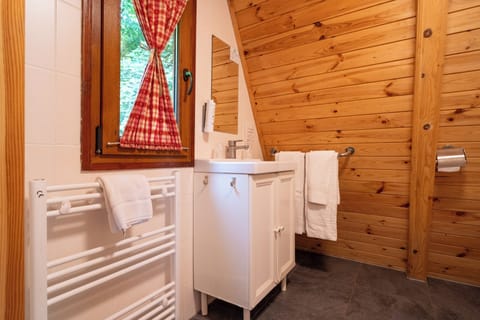 Comfort Cabin | Bathroom