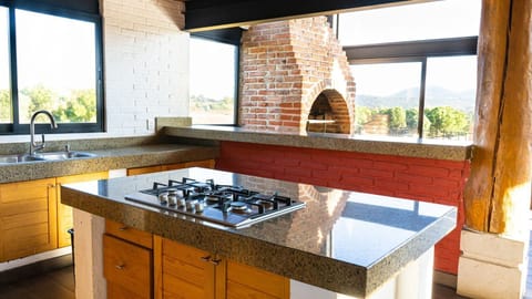 Family Cabin, 3 Bedrooms, Mountain View, Mountainside | Private kitchen | Mini-fridge, microwave, oven, cookware/dishes/utensils