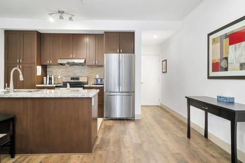 Comfort Apartment, Lake View | Private kitchen | Fridge, microwave, oven, stovetop