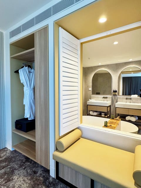 Harmony Suite | In-room safe, blackout drapes, iron/ironing board, free WiFi