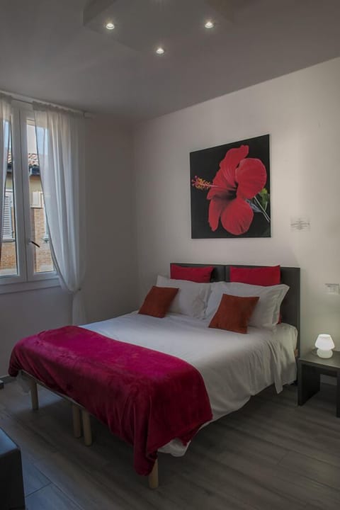 Traditional Double Room | Hypo-allergenic bedding, individually furnished, desk, free WiFi