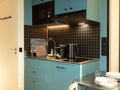 Studio, 1 Double Bed (2 People) | Private kitchen | Mini-fridge, microwave, stovetop, dishwasher