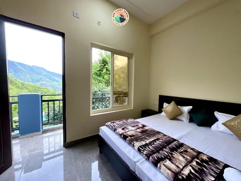 Deluxe Double Room, Balcony, Mountain View | Desk, laptop workspace, free WiFi