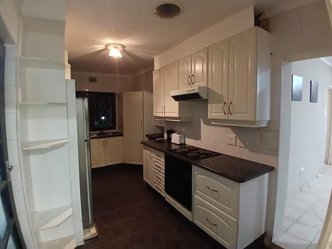 House | Private kitchen | Fridge, microwave, oven, stovetop