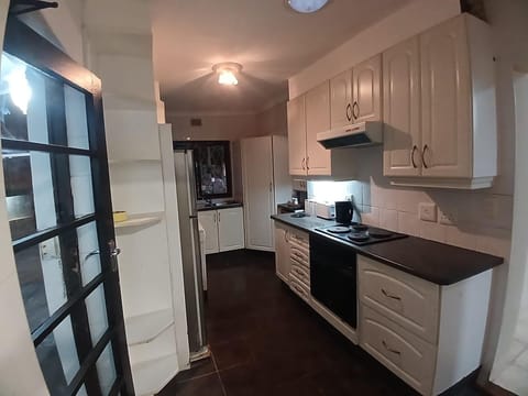 House | Private kitchen | Fridge, microwave, oven, stovetop