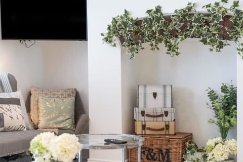 Apartment | Living area | Smart TV