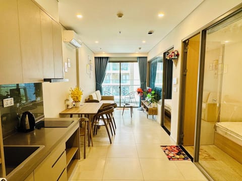 Apartment, 2 Bedrooms, Garden View | Living area | 40-inch Smart TV with digital channels