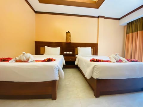 Superior Twin Room | In-room safe, blackout drapes, free WiFi, bed sheets
