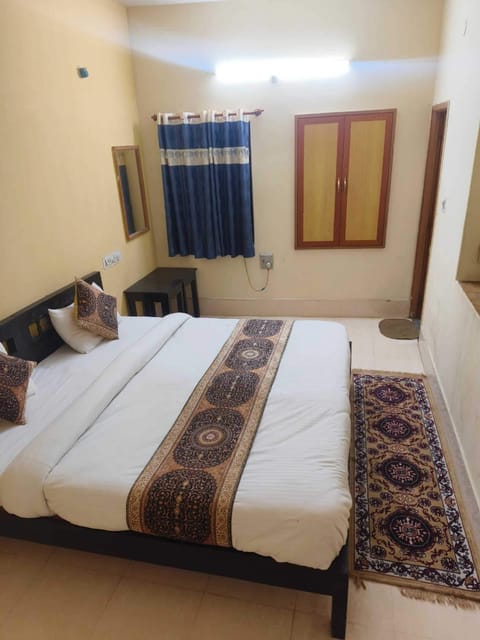 Luxury Room, Balcony | Desk, laptop workspace, free WiFi, bed sheets