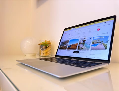 42-inch Smart TV with cable channels, heated floors