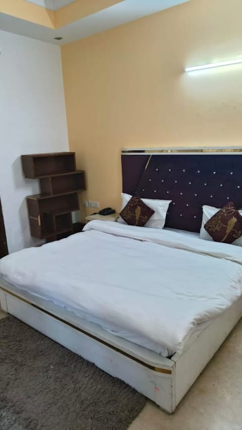 Standard Double Room, City View | Free WiFi, bed sheets