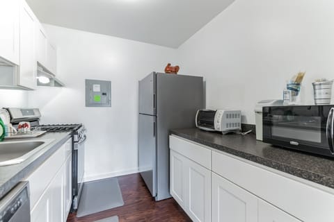 Condo, 1 Bedroom | Private kitchen | Fridge, oven