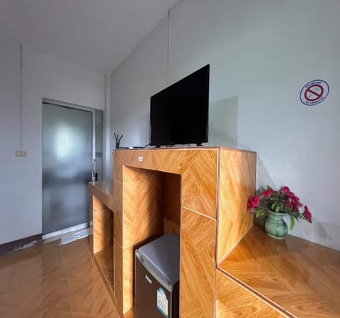 Standard Double Room | Desk, laptop workspace, free WiFi, bed sheets