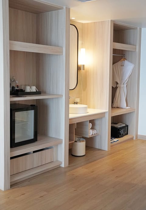 Minibar, in-room safe, desk, soundproofing