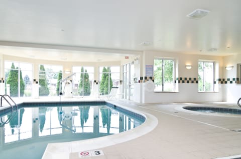 Indoor pool, sun loungers