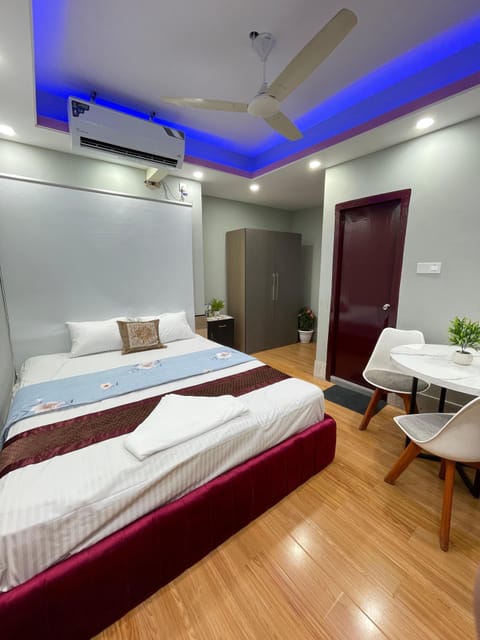 Deluxe Double Room | Premium bedding, down comforters, Select Comfort beds, laptop workspace