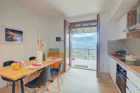 Standard Apartment, 1 Bedroom, Mountainside (Il Vecchio Faggio) | Dining room