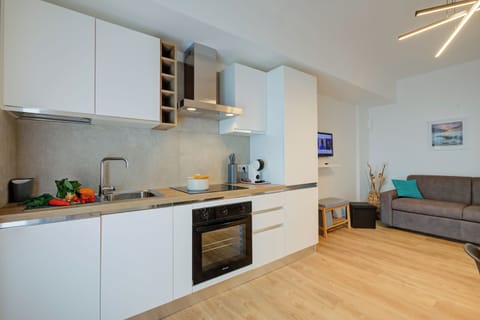 Standard Apartment, 1 Bedroom, Mountainside (Il Vecchio Faggio) | Private kitchen | Fridge, microwave, oven, stovetop