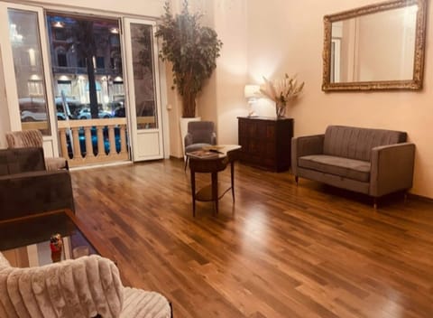 Room, 1 Bedroom, Smoking, Garden View | Living room