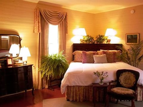 Room (G B willoughby Cottage) | Premium bedding, pillowtop beds, individually decorated