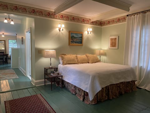 Deluxe Room | Premium bedding, pillowtop beds, individually decorated