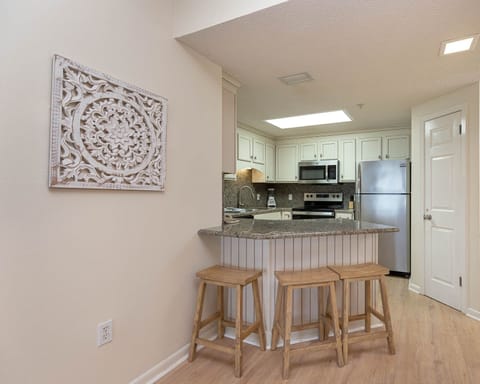 Condo, 2 Bedrooms | Private kitchen | Fridge, oven, coffee/tea maker