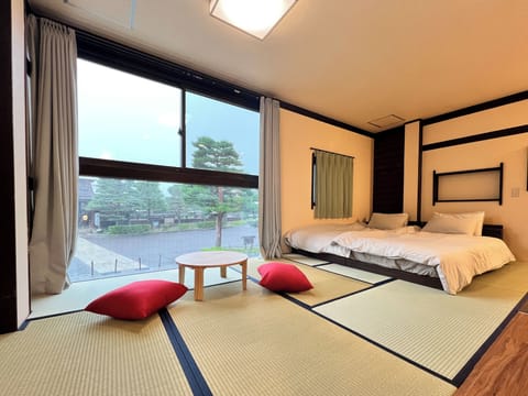 Junior Suite Room, Non Smoking, Private Bathroom | Desk, laptop workspace, free WiFi, bed sheets