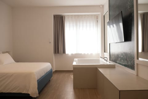 Luxury Double Room | In-room safe, desk, blackout drapes, soundproofing