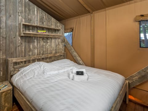 Tent | 2 bedrooms, individually furnished, bed sheets