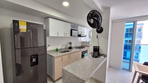 Full-size fridge, microwave, blender, kitchen islands