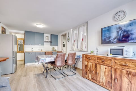 Family Apartment, 1 Bedroom, Sea Facing (Merlo D - town center & private) | Private kitchen | Fridge, oven, stovetop, cookware/dishes/utensils