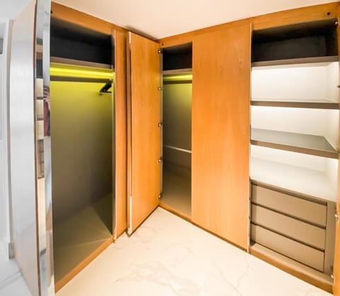 Superior Studio Suite, Partial Sea View | In-room safe, desk, laptop workspace, blackout drapes