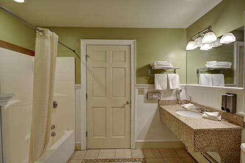 Suite, 1 King Bed with Sofa bed | Bathroom | Combined shower/tub, free toiletries, hair dryer, towels