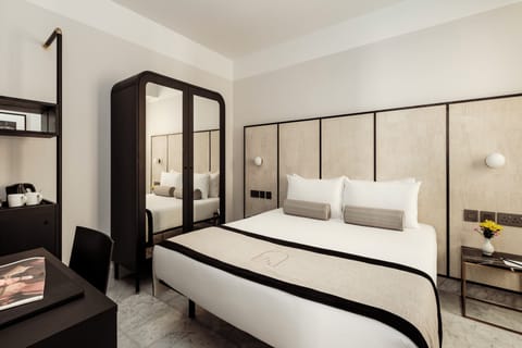 Classic Double or Twin Room, Courtyard View | Premium bedding, minibar, in-room safe, desk