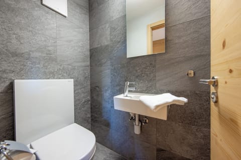 Standard Apartment, 2 Bedrooms | Bathroom