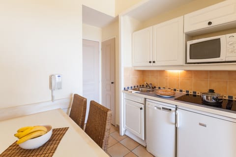 Apartment 6 people - 1 bedroom + 1 sleeping alcove - Terrace or Balcony | Private kitchen | Fridge, microwave, dishwasher, coffee/tea maker