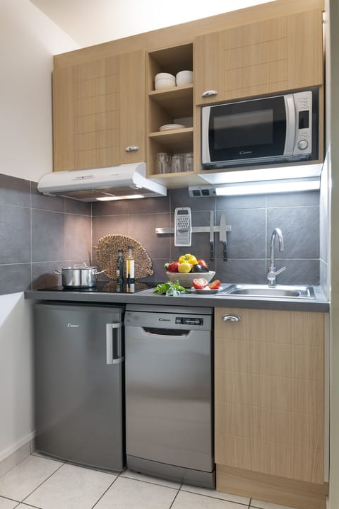 Appartement 4 personnes - 1 chambre - Balcon  - Spacieux | Private kitchen | Fridge, microwave, stovetop, dishwasher