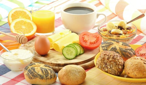 Buffet breakfast on weekdays (CHF 10 per person)