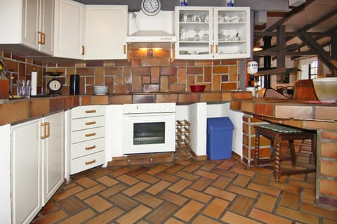 House | Private kitchen | Electric kettle, toaster, highchair