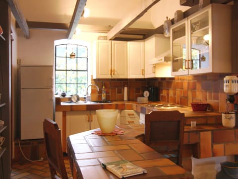 House | Private kitchen | Electric kettle, toaster, highchair