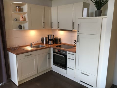 House | Private kitchen | Electric kettle, toaster, highchair