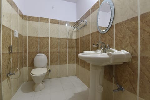 Family Room | Bathroom