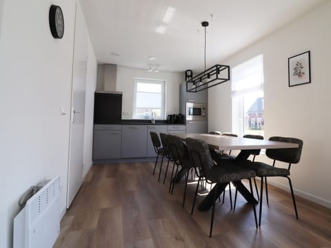 House | Private kitchen | Electric kettle, highchair