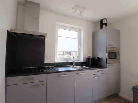 House | Private kitchen | Electric kettle, highchair